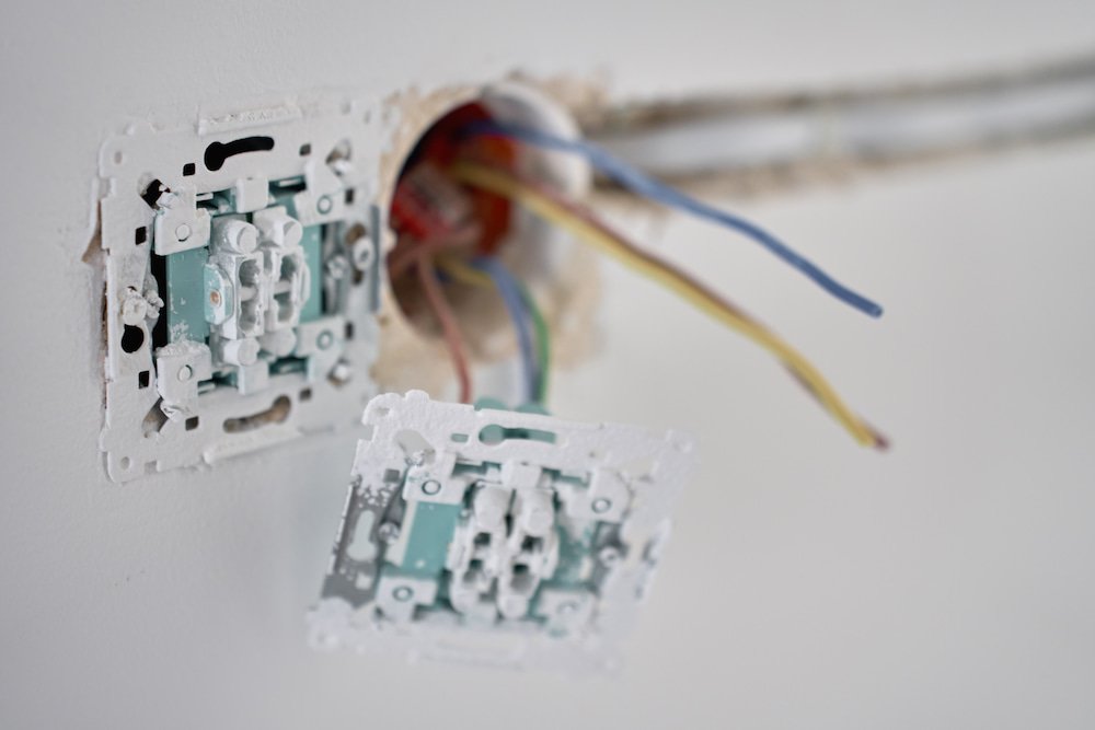 how do you know if a house needs rewiring